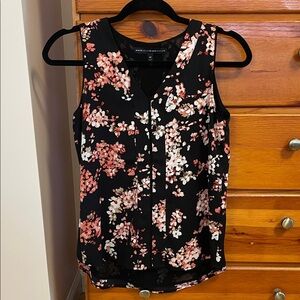 White House Black Market Floral V-Neck Sleeveless Blouse